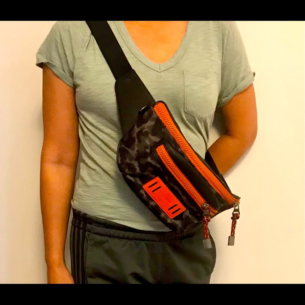 Coach waist bag in perfect condition. Worn twice. Too big for me.